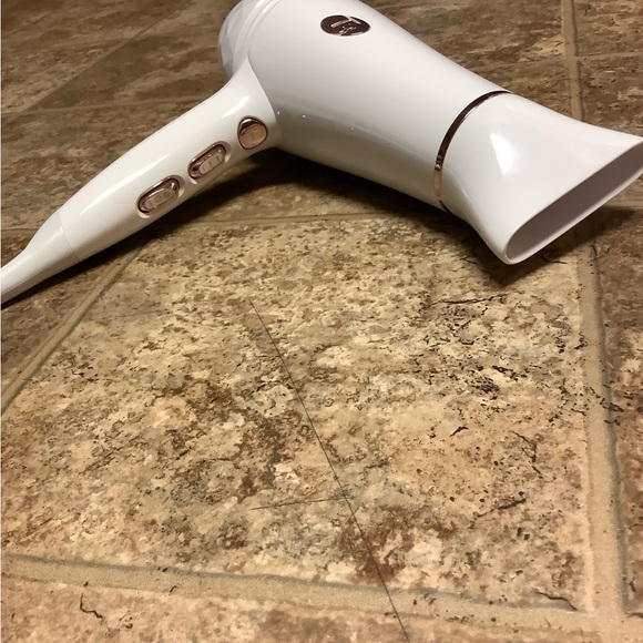 T3 Micro Featherweight 2 Blowdryer - Picture 3 of 7
